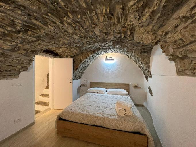 Appartamento Incantevole La Grotta Apricale Ngoại thất bức ảnh